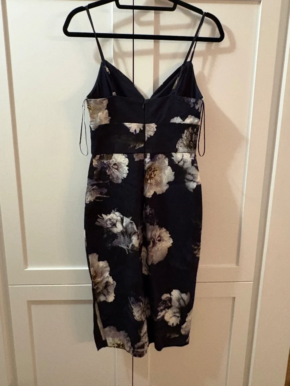 Dynamite dress - Picture 2 of 2